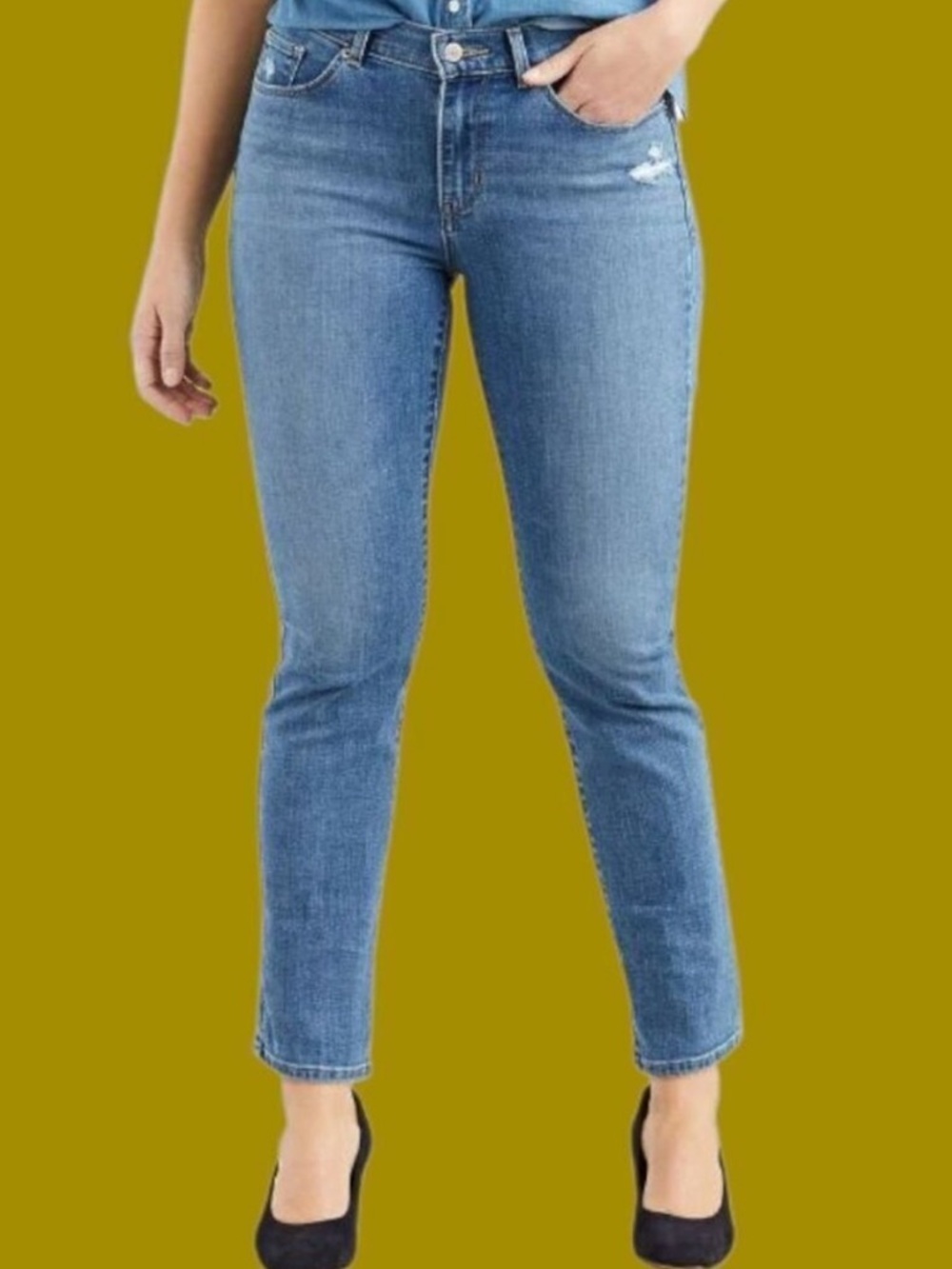 Levi’s Classic Mid-rise Straight Women’s Jeans in Light Blue Size 4 / 26